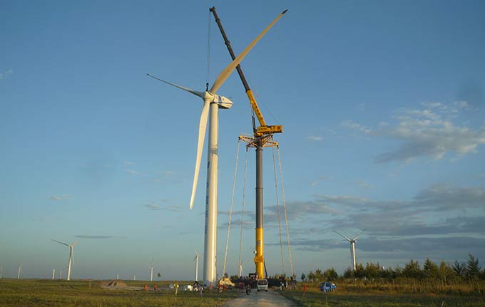 Manitowoc Crane installs wind turbine