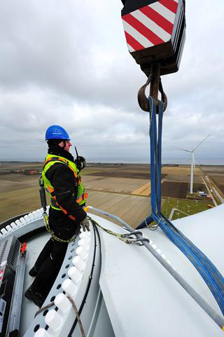 Installation of the prototype of GE’s new 2.5-120 wind turbine at a test site in Wieringermeer, Netherlands. Photo credit: GE