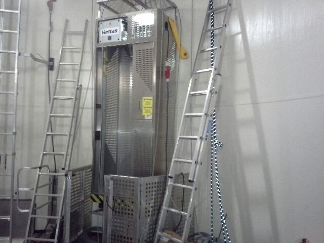 Avanti Wind Systems has developed a new version of Avanti's Dolphin Service Lift which is installed in the large wind turbine tower.