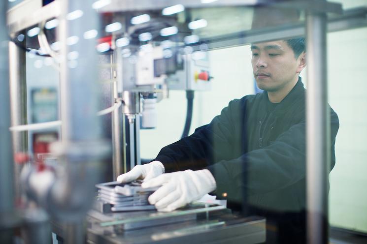 With a strong focus on materials expertise, especially in different rubber compounds, ContiTech is showcasing prototypes from its innovative processes as well as systems that are now ready for series production.