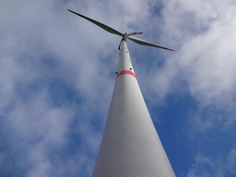 GE’s 2.5-120 megawatt wind turbine / Photo Credit: GE