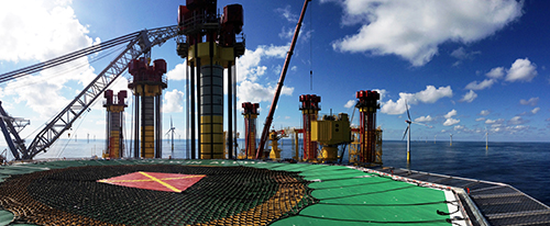 As the SylWin platform exceeds the lifting capacity of floating cranes, the 'float-over method' was applied to move it from a pontoon onto the already installed ‘jacket’ (the base of the platform).