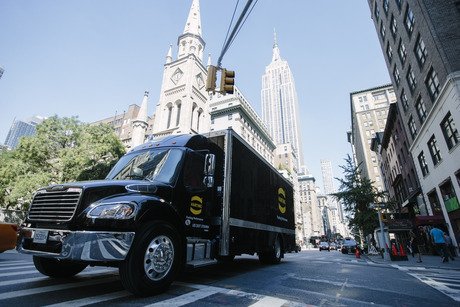  The HARTING Roadshow Truck in front of the Empire State Building in New York City. 