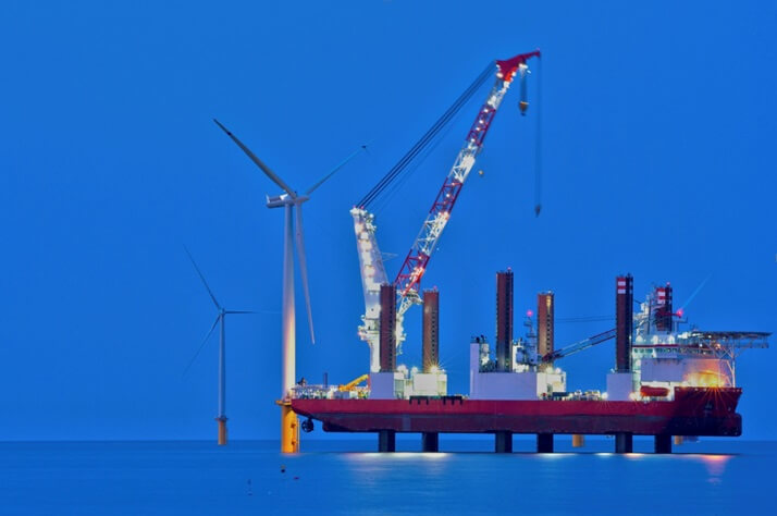 The rapid rise in turbine size now requires support from installation technologies that are in short supply. (Photo: Steve631)