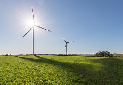 Für das Projekt im Osten Frankreichs wird Siemens zwölf direkt angetriebene Anlagen mit einem Rotordurchmesser von 113 Metern und einer Leistung von je 3,2 Megawatt liefern. Siemens will supply twelve direct drive wind turbines with rotor diameters of 113 meters and a rating of 3.2 megawatts to the project in France.
