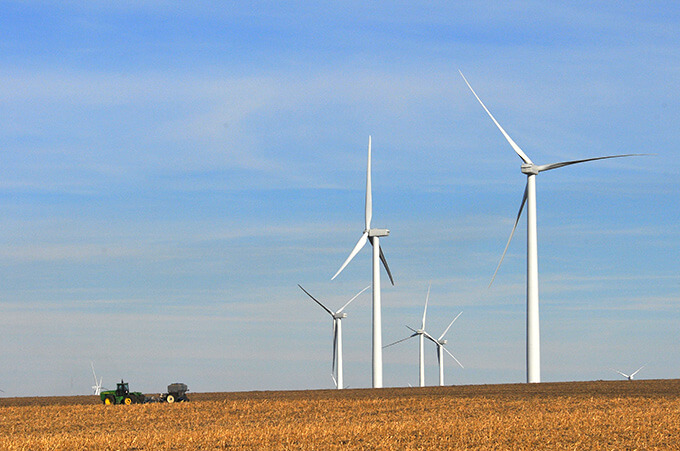 The Shannon Wind Power Project will generate enough energy for approximately 61,000 households. (Credit: Mortenson Construction)