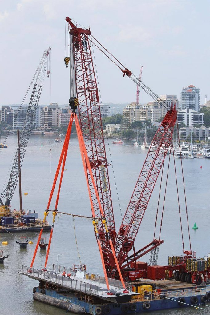 Using just one crane, the SyncHoist System allows operators to easily position loads vertically and horizontally, all while ensuring complete safety, speed and control.
