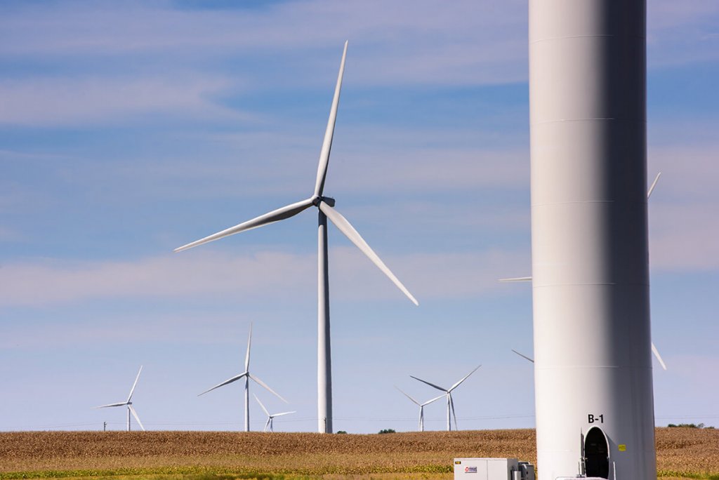 The 175-MW Pilot Hill Wind Project is located 60 miles southwest of Chicago, Illinois, in Kankakee and Iroquois counties. The project is situated on the same electric grid that powers Microsoft’s Chicago area data center. It serves as an example of a wind project where asset management is integral to success. (Photo credit: Daniel Peters)