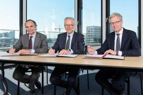 Juan Muro-Lara Girod (Head of Corporate Development Acciona S.A.), Wolfgang Ziebart (Chairman of Supervisory Board Nordex SE) and Lars Bondo Krogsgaard (CEO Nordex SE) (from left to right).