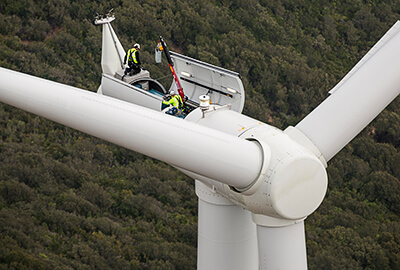 Siemens is providing long-term service and maintenance for the 152 SWT-2.3-93 wind turbines at the Clyde wind farm in Scotland, one of Europe's largest wind energy projects. 