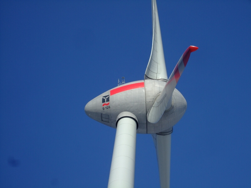 All main components of ENERCON wind energy converters, such as annular generators, inverters, rotor blades, cast components, towers, and machine houses, are produced directly at the company's manufacturing facilities.