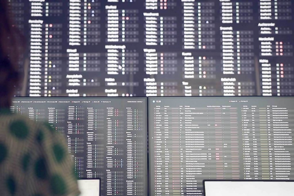 A Breeze user is monitoring the performance of a few dozen wind turbines. The Remote Operations Center allows monitoring up to 800 turbines from one screen. 