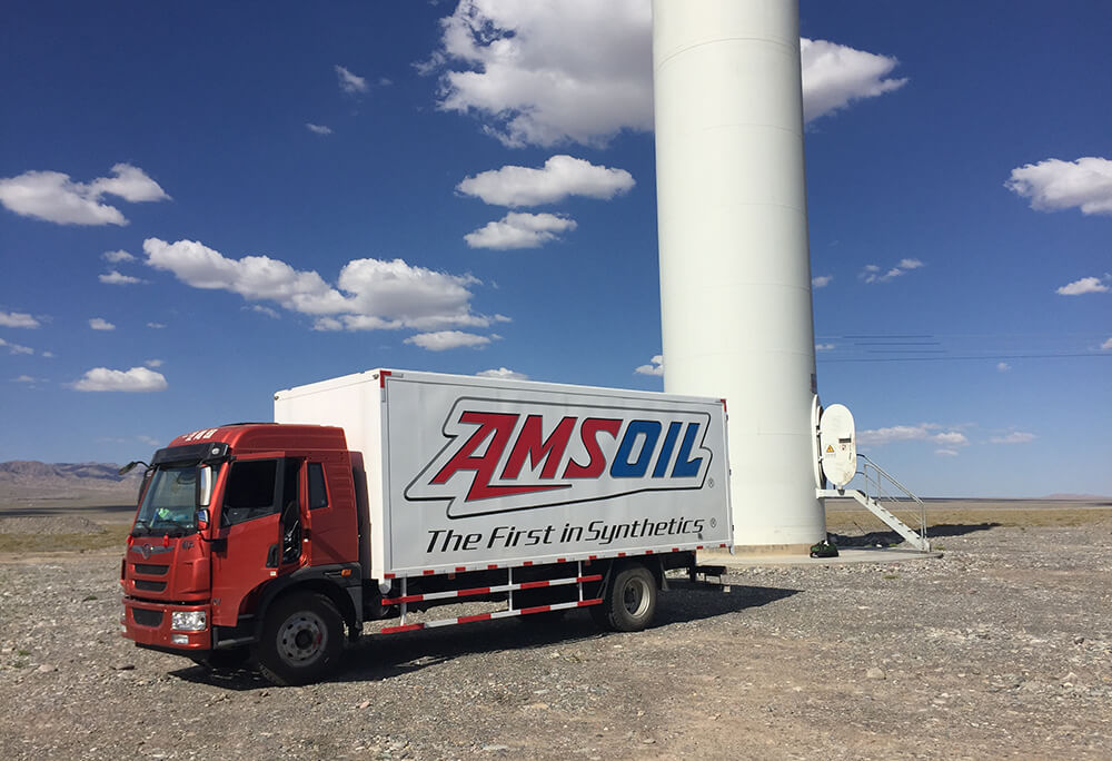 AMSOIL’s oil-change truck is positioned for service at the base of a wind turbine. 