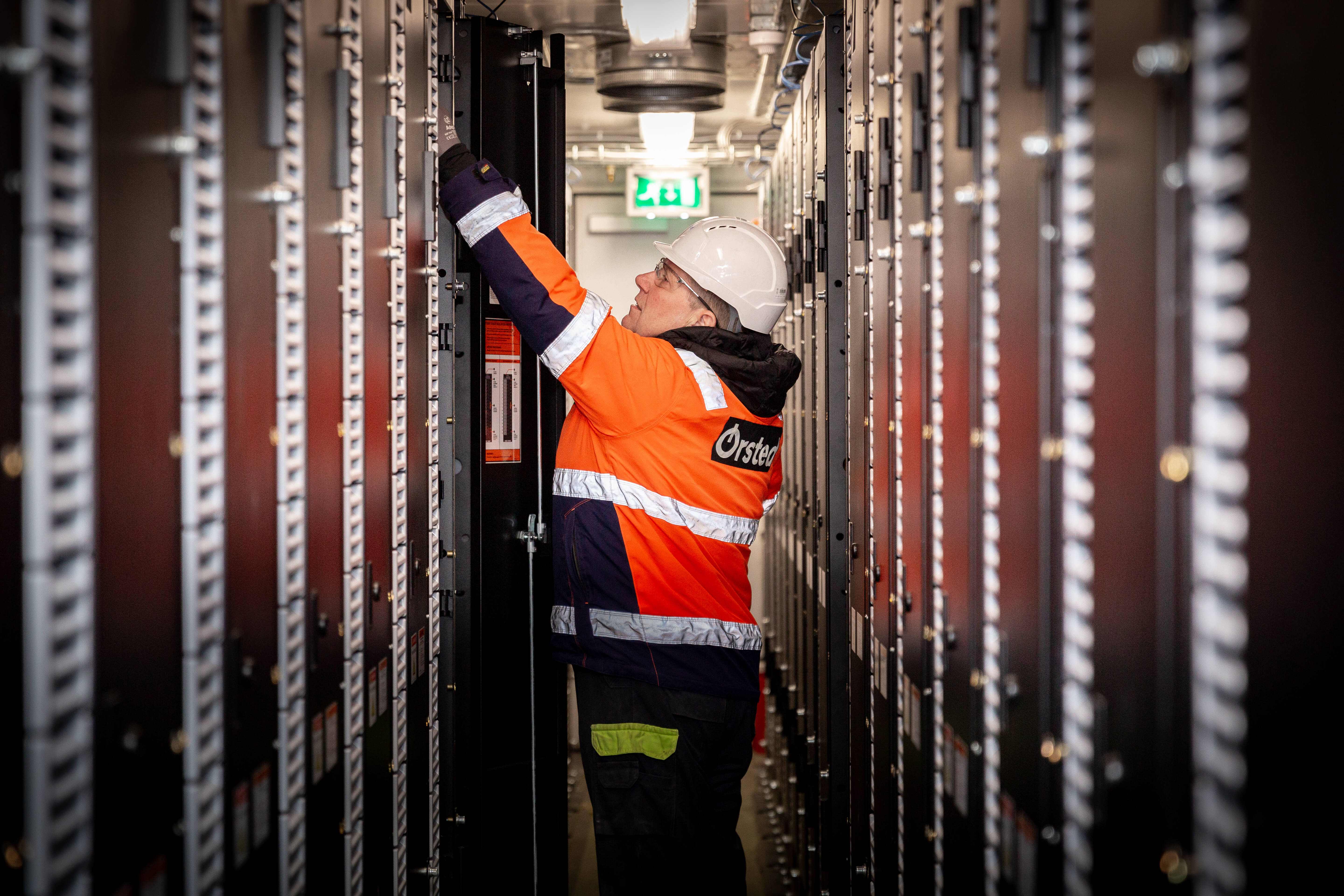 Carnegie Road is Ørsted’s first stand-alone, large-scale battery energy storage project at 20MW, although the renewable energy company also has a 2MW battery located behind the meter at its Burbo Bank offshore wind farm. This project supports the 90MW wind farm’s production scheduling as well as providing some grid services.