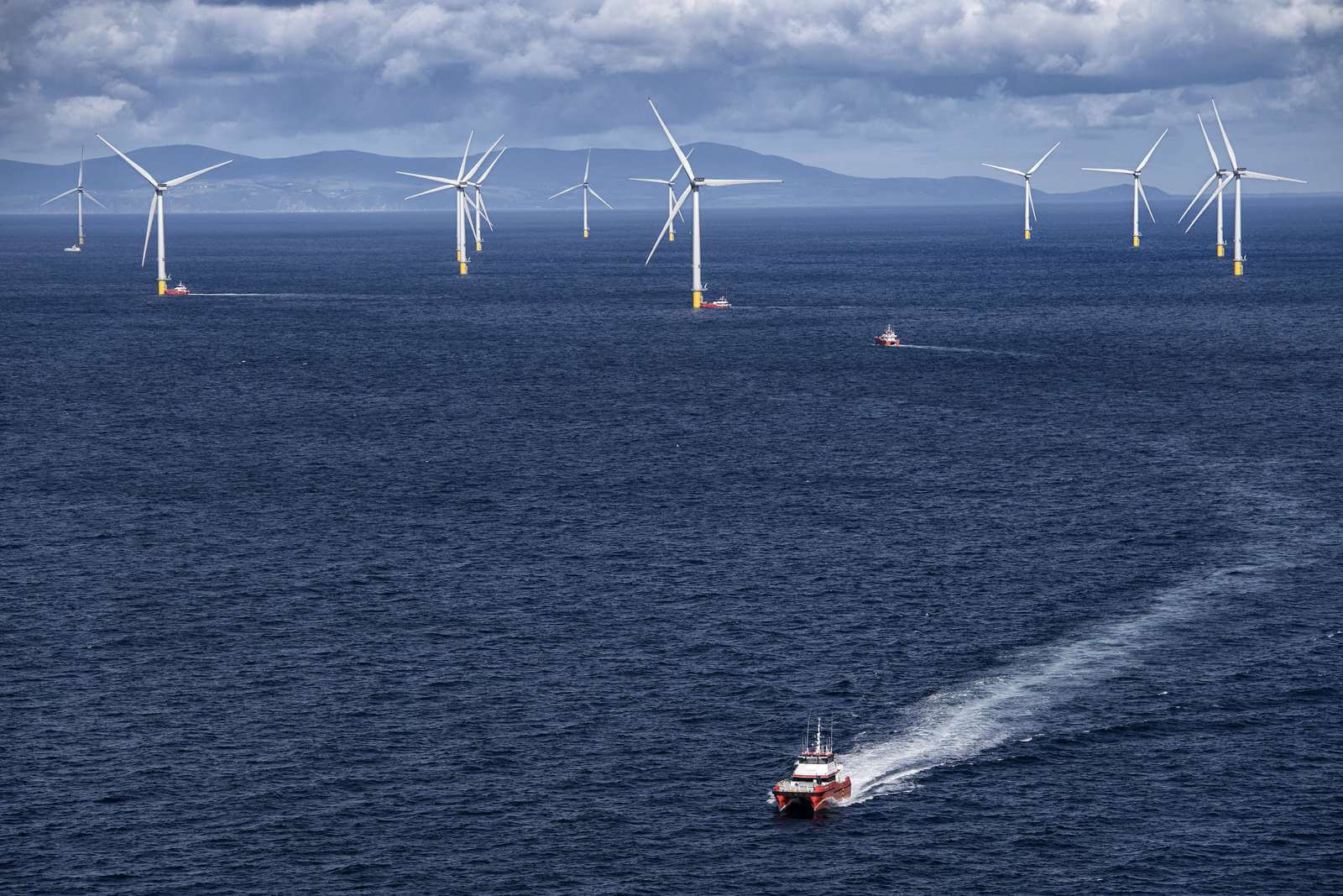 Offshore wind project provide unique challenges for developers relating to environmental and siting regulations, offshore transportation and worker safety, weather conditions, and wind-farm uptime. It is important to seek the advice of a qualified underwriter to mitigate project and insurance risks. 