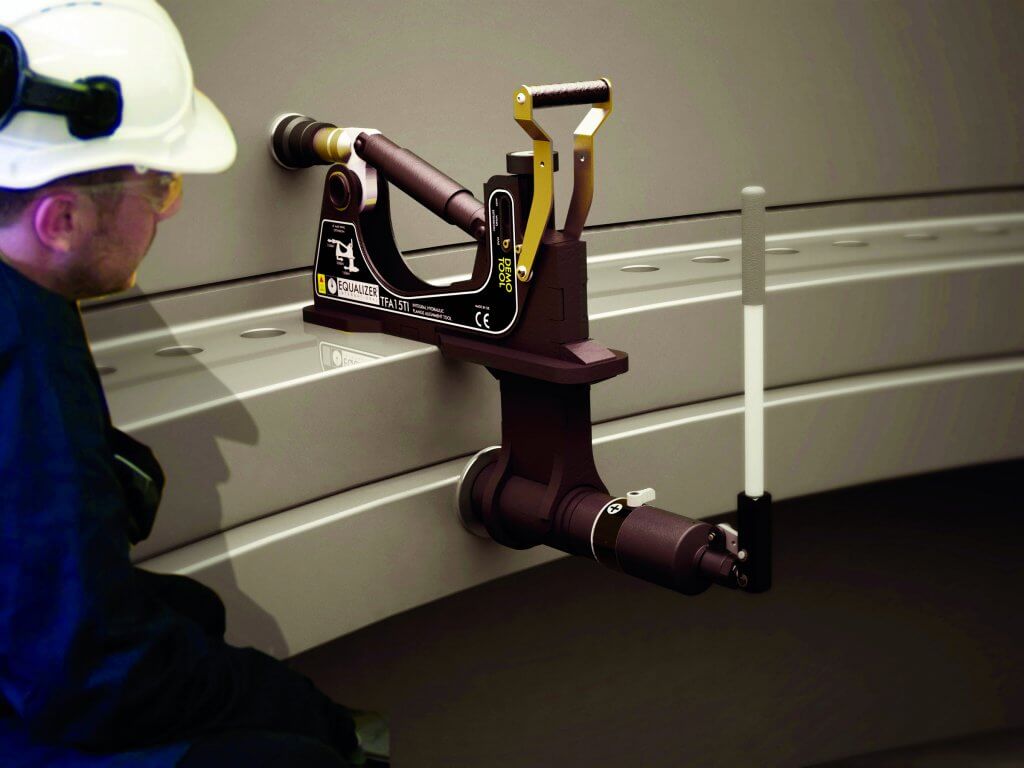 New Equalizer flange tools offer easier windturbine tower assembly